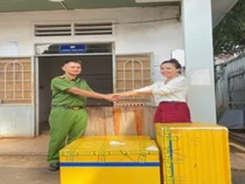 Nhặt được 3 thùng xốp khả nghi, người đàn ông ở Gia Lai lập tức báo công an: Bất ngờ với thứ bên trong thùng