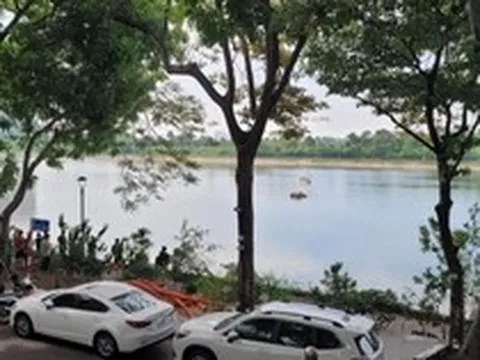 Hà Nội: Hiện trường vụ nam sinh lớp 11 đuối nước tử vong ở hồ Linh Đàm