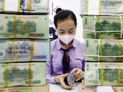 Vì sao ngân hàng vẫn khó huy động tiền gửi dù lãi suất tiết kiệm tăng mạnh?