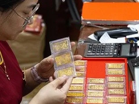 Giá vàng biến động dữ dội: Nên mua hay bán?