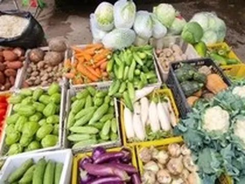 Lương sắp tăng, giá xăng dầu giảm, chi phí tiêu dùng ra sao?