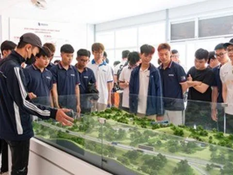 Sinh viên Đại học Xây dựng tìm hiểu mô hình đào tạo thực chiến tại Tập đoàn Đèo Cả