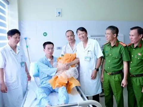 Trung tá công an bị kẻ ngáo đá đâm trọng thương xuất viện