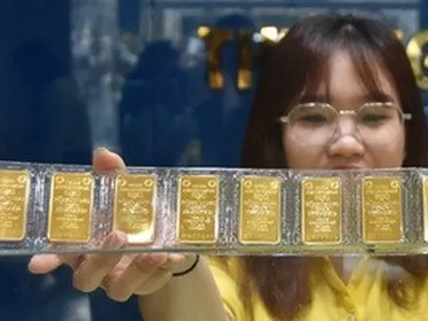 Một ngày, giá vàng giảm tới 4,6 triệu đồng/lượng, giá bạc cũng lao dốc