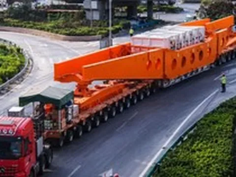 Phát hiện Trung Quốc vận hành đoàn xe dài gần 100m, nặng 600 tấn, chỉ chạy 5km/h, vận chuyển thiết bị khổng lồ phục vụ siêu dự án