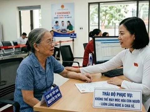 Nhất quyết yêu cầu cụ bà hơn 90 tuổi đến phường: Không thể máy móc hóa con người!