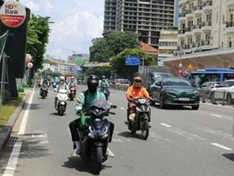 Giữa mùa mưa, nắng nóng bao trùm cả nước