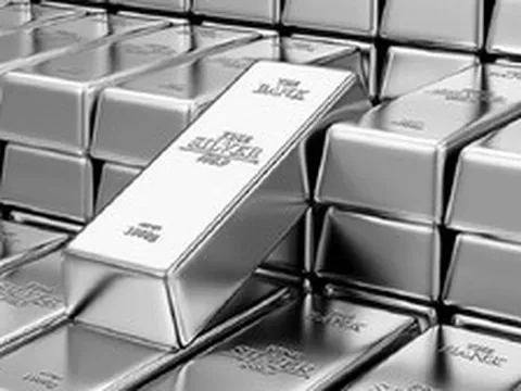 Giá bạc lao dốc, người mua ở đỉnh lỗ 65 triệu đồng/kg