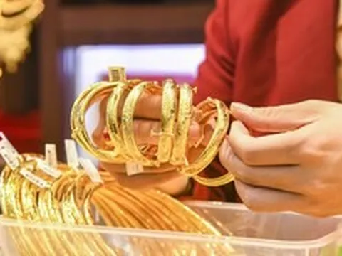 Giá vàng hôm nay 25/6: Lao dốc không phanh, thủng ngưỡng 4.000 USD/ounce