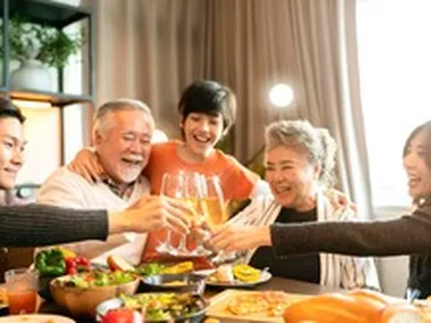 10 nhóm thực phẩm người trên 50 tuổi nên hạn chế