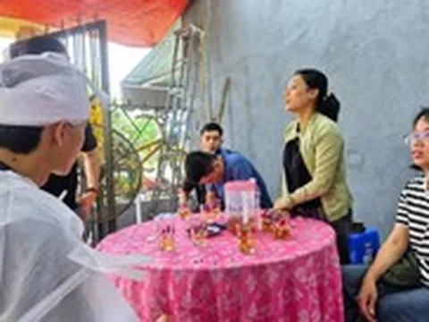 ‘Tài khoản em còn có nhiêu đây...’ và 10.000 đồng lay động lòng người