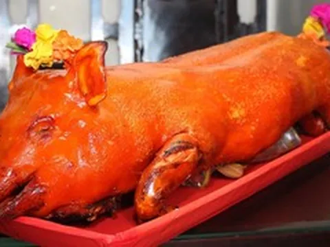Heo quay nguyên con lên mâm cúng rằm tháng 7, giá gần 7 triệu đồng/mâm