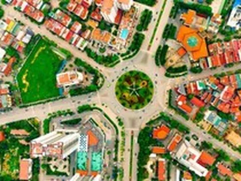 Thành phố trực thuộc Trung ương trẻ nhất cả nước làm siêu sân bay 2000 ha, kết nối với Thủ đô bằng tuyến đường 120m do Sun Group làm và tuyến đường sắt tốc độ cao của Vingroup