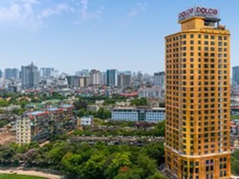 Việt Nam có 1 khách sạn dát vàng 24K từ trong ra ngoài, đặc biệt với món "thịt bò dát vàng" được báo Tây nhắc đến: Từng được đại gia Đường "bia" rao bán 250 triệu USD