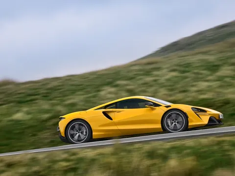 S&S Automotive công bố giá mới cho McLaren Artura tại Việt Nam: Artura Coupe 15.290.000.000 VND và Artura Spider 16.660.000.000 VND (đã bao gồm VAT)