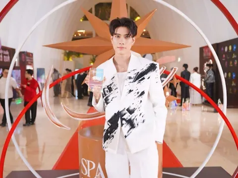 HỒ NGUYỄN SONG TOÀN VÀ HÀNH TRÌNH CHẠM TAY VÀO GIẢI THƯỞNG “BREAKTHROUGH LIVE CREATOR OF THE YEAR 2025” TẠI SPARK UP THE FUTURE