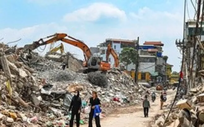 Cận cảnh giải phóng mặt bằng các cây cầu bắc qua sông Hồng