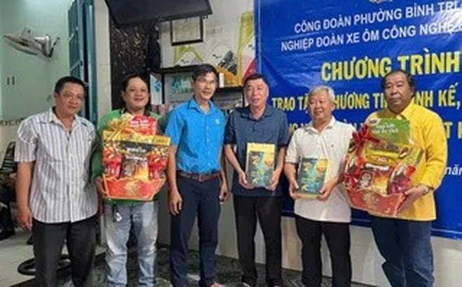 Học Bác qua những điều giản dị (*): Những đóng góp thầm lặng