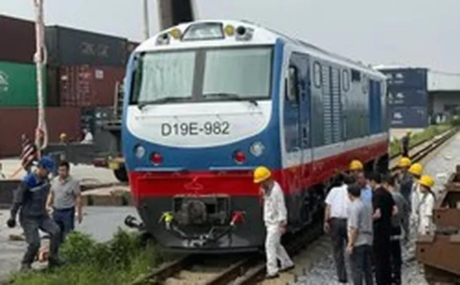 Đường sắt Việt Nam tiếp nhận lô đầu máy mới đạt tốc độ lớn nhất 120km/giờ