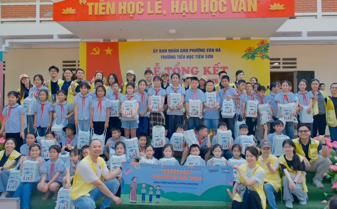 CapitaLand Development trao tặng dụng cụ học tập cho hơn 2.000 học sinh tại năm điểm trường khắp Việt Nam, trong khuôn khổ Chương trình Trường học CapitaLand Hy vọng