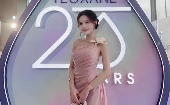 NGUYỄN THỊ THÙY NHUNG KHÁM PHÁ CÔNG NGHỆ THẨM MỸ TẠI SỰ KIỆN KỶ NIỆM 20 NĂM CỦA TEOXANE